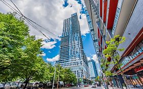 Luxury 2 Bedroom Condo High Floor Close To Eaton Center